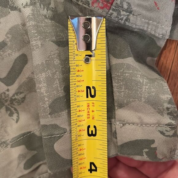 NWT Maurice, camo shorts with a cute pink flower- size 9/10🌸 - Picture 6 of 9